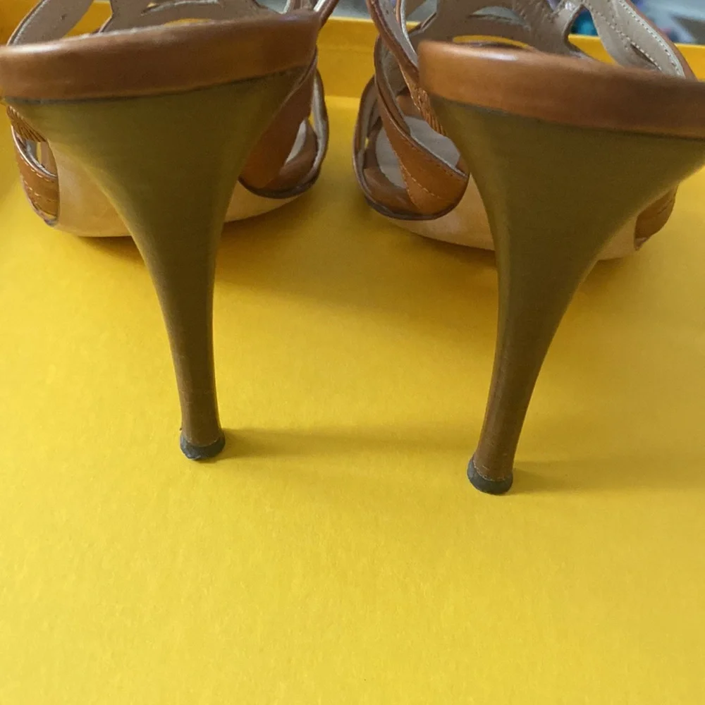 ❌SOLD❌FENDI Scotch Brown Sling Back Heels🤍🧡🤍 - Picture 8 of 13